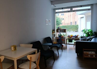 Vista trasera y salón infantil